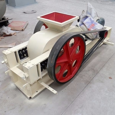Máquina de trituração de rolos duplos para argila de escória de carvão e calcário de acordo com o modelo diferente