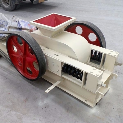 Máquina de trituração de rolos duplos para argila de escória de carvão e calcário de acordo com o modelo diferente