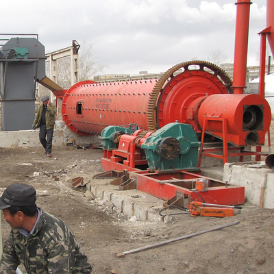 Moinho de bolas industrial de 5 toneladas do Zimbabué com projeto rotativo horizontal e capacidade de moagem