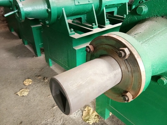 Sistema de corte automático Extrusor de parafusos de briquete de carvão motorizado para triângulo